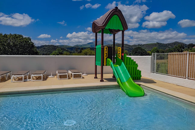 camping pays basque avec toboggan